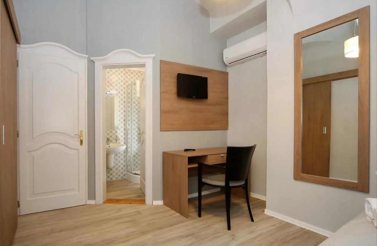 Varkapu Panzio Eger Bed & Breakfast